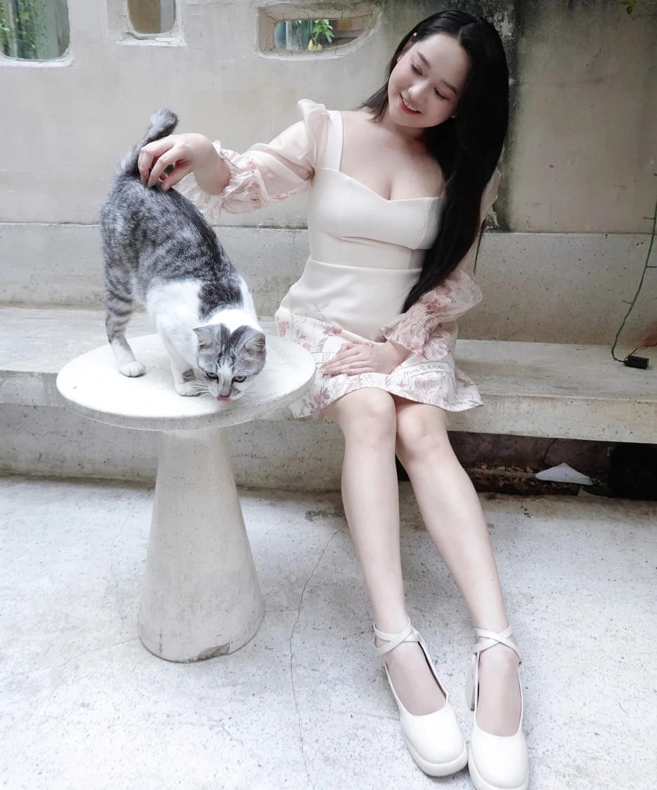 Trúc Anh (Mắt Biếc) đã làm gì với thân hình của mình vậy?