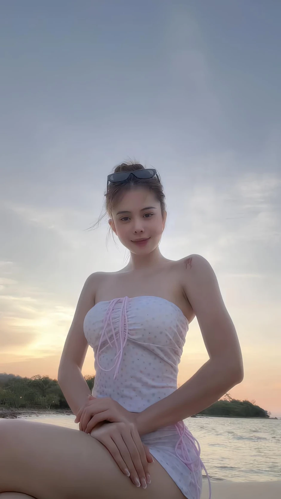 Trước Hà Môi, Andree từng tình bể bình và "khoá môi" Phương Ly ở Phú Quốc