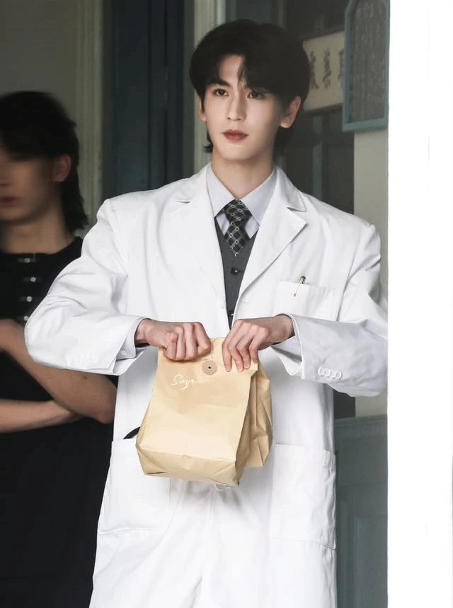 Trương Lăng Hách buộc phải đổi nghề Trương Lăng Hách buộc phải đổi nghề