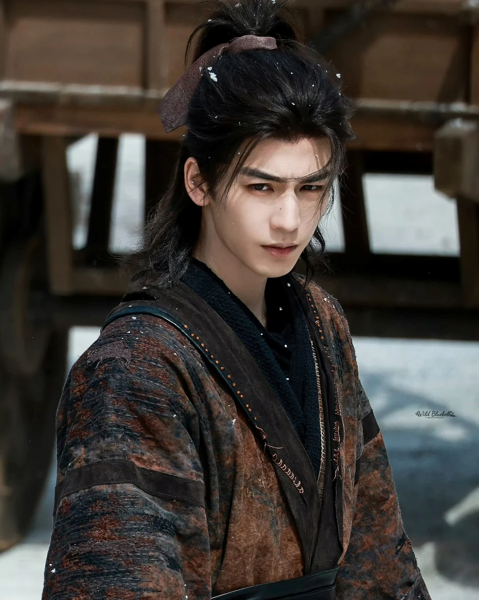 Trương Lăng Hách ngã gục, không thể tự đứng dậy trên phim trường