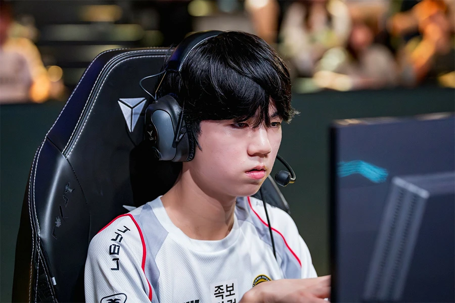 Từ chối fan meeting, Diable bị BNK FEARX “giáng cấp” xuống academy