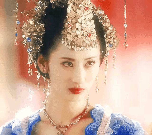 Từ ngày biết mỹ nhân này mới hiểu "thiên sinh mị cốt" là gì: Ánh mắt chưa nhìn đã say, bờ môi quyến rũ tột độ