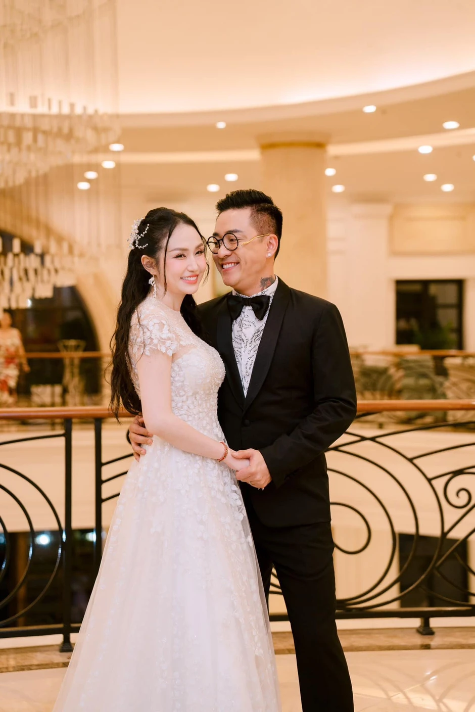 Tuấn Hưng lên tiếng khi Hương Baby bị chê thẩm mỹ quá đà