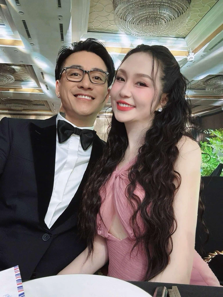 Tuấn Hưng lên tiếng khi Hương Baby bị chê thẩm mỹ quá đà