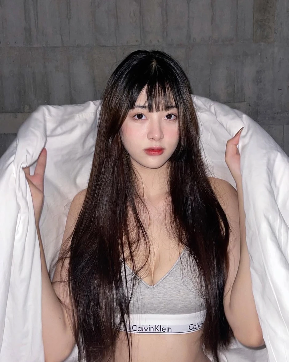 Từng bị cấm sóng vì hớ hênh, nữ streamer gợi cảm đổi hướng đột ngột, fan cứng cũng phải bất ngờ Từng bị cấm sóng vì hớ hênh, nữ streamer gợi cảm đổi hướng đột ngột, fan cứng cũng phải bất ngờ