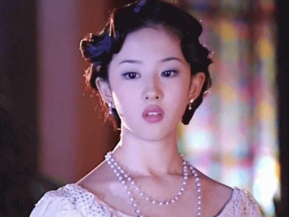 Từng có một mỹ nhân mới 14 tuổi vào vai tiểu thư kiêu kỳ, khí chất sang chảnh ấy đến nay vẫn là chuẩn mực khó vượt qua Từng có một mỹ nhân mới 14 tuổi vào vai tiểu thư kiêu kỳ, khí chất sang chảnh ấy đến nay vẫn là chuẩn mực khó vượt qua