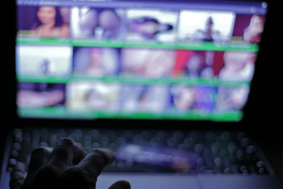 Tưởng "xem vụng" web đen là không ai biết? 7 dấu hiệu smartphone "biến chất" tố cáo bạn đã lọt vào tầm ngắm của hacker! Tưởng "xem vụng" web đen là không ai biết? 7 dấu hiệu smartphone "biến chất" tố cáo bạn đã lọt vào tầm ngắm của hacker!