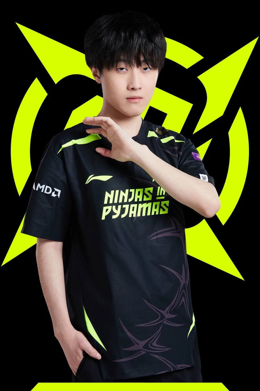 Tuyển thủ LMHT có hóa thành gái xinh cực mượt khiến đồng đội cũng nhầm lẫn