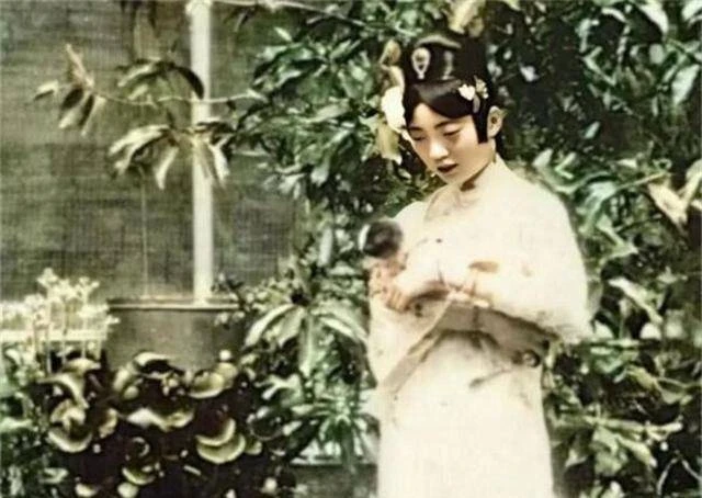 Uyển Dung bị Phổ Nghi nhốt vào "chuồng heo" suốt 10 năm, câu nói lúc được cứu ra khiến ai nấy đều xót xa