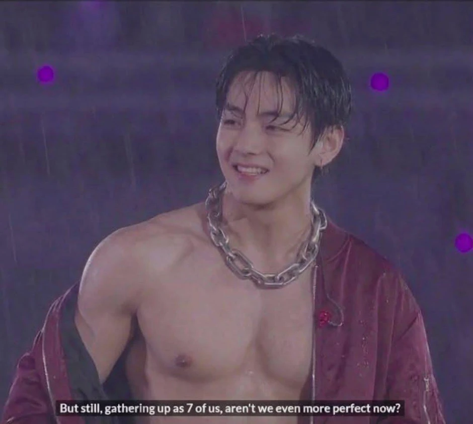 V (BTS) đẹp sáng bừng bất chấp trời mưa