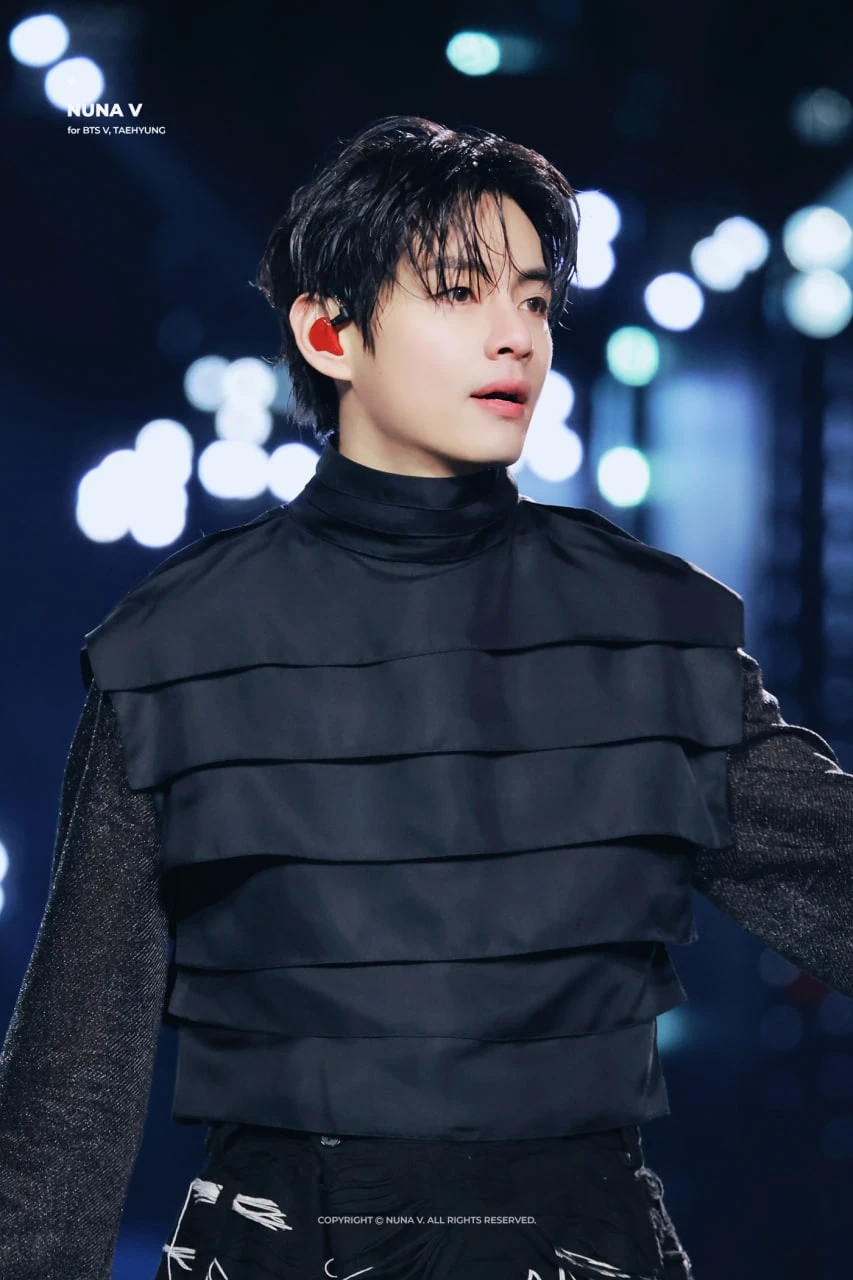 V (BTS) nhảy rào khiến dân tình hốt hoảng