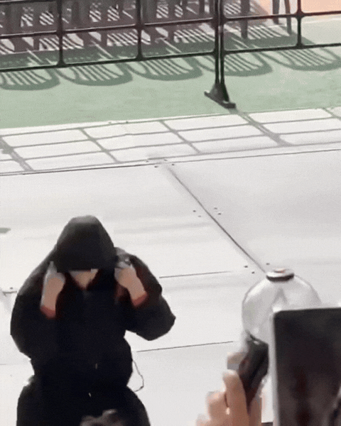 V (BTS) nhảy rào khiến dân tình hốt hoảng