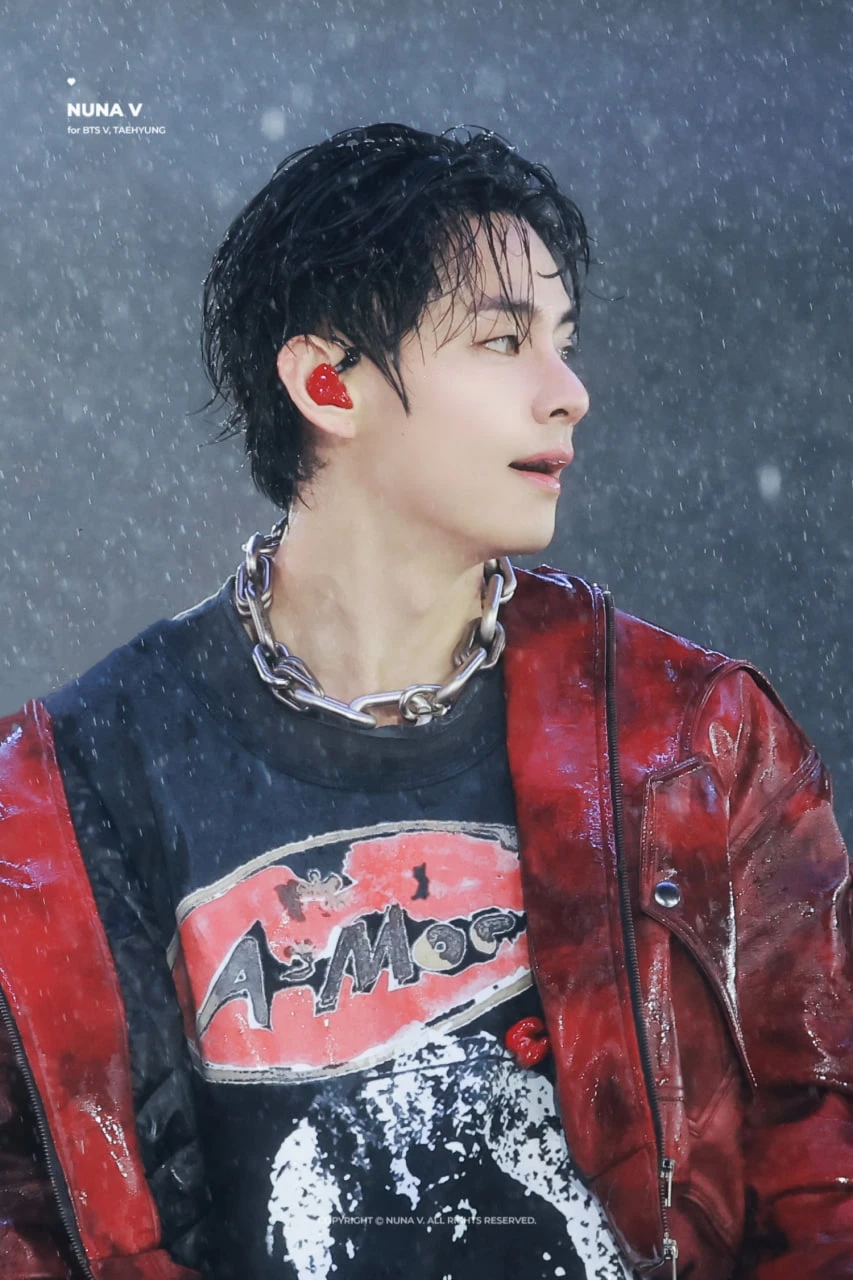 V (BTS) nhảy rào khiến dân tình hốt hoảng