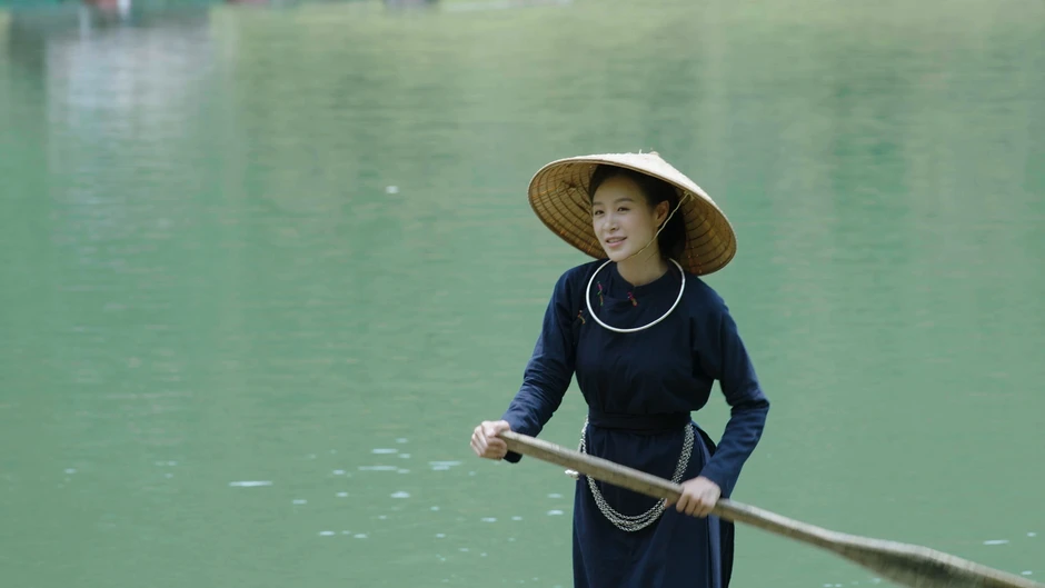 Vbiz đố ai lột xác gắt hơn Trang Emma Vbiz đố ai lột xác gắt hơn Trang Emma