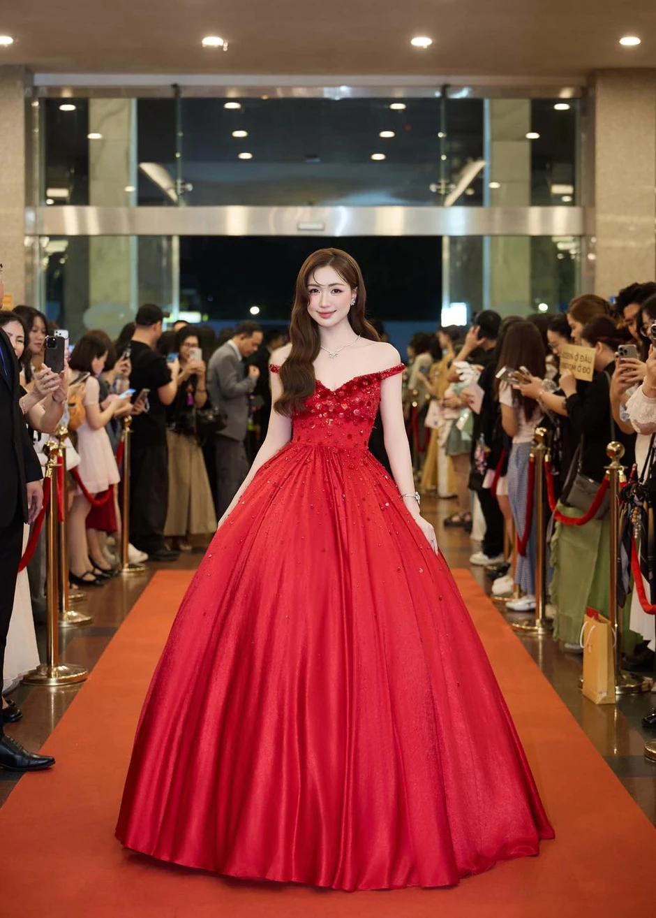 Vì sao Hòa Minzy cứ dăm bữa lại có drama?