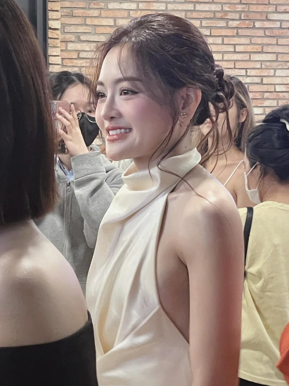 Việt Nam mới có một bóng lưng cực phẩm, lướt qua rất giống nữ chính tài phiệt trong phim ngôn tình