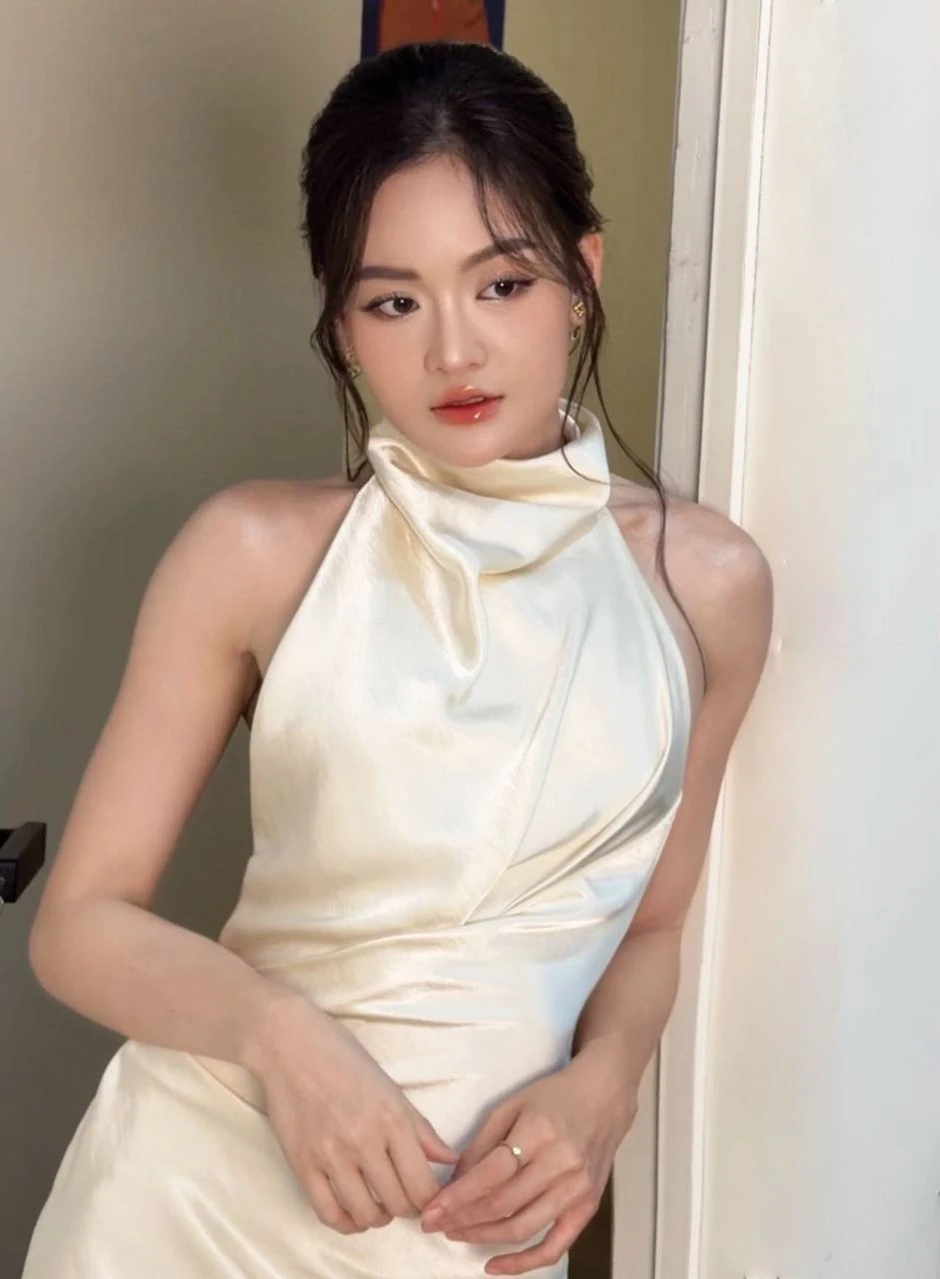 Việt Nam mới có một bóng lưng cực phẩm, lướt qua rất giống nữ chính tài phiệt trong phim ngôn tình