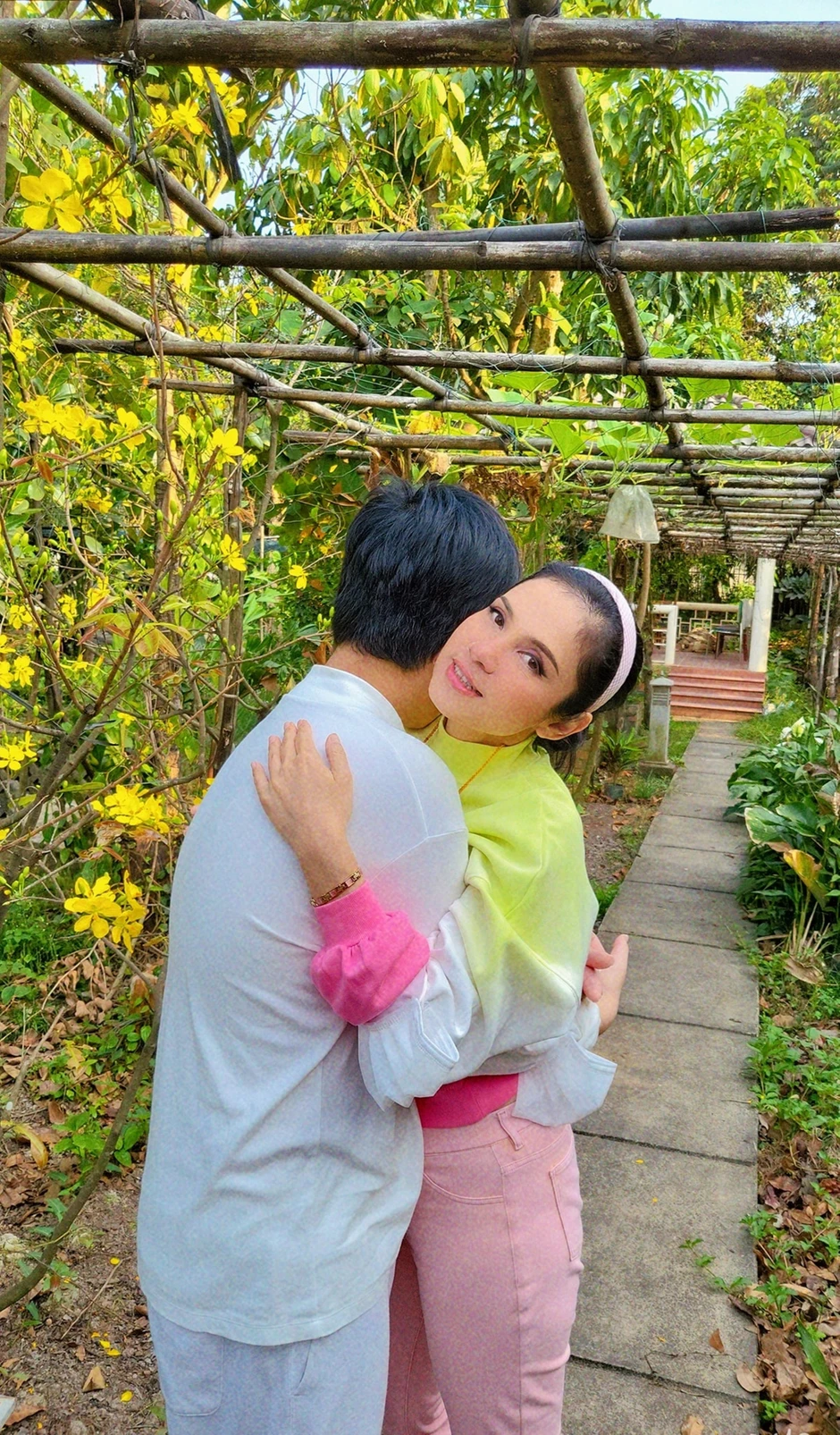 Việt Trinh bật khóc nức nở: "Cú knock-out đó khiến tôi chính thức gục ngã"