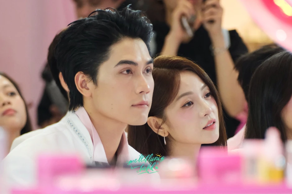 Võ Điền Gia Huy bơ đẹp Tam Triều Dâng tại sự kiện