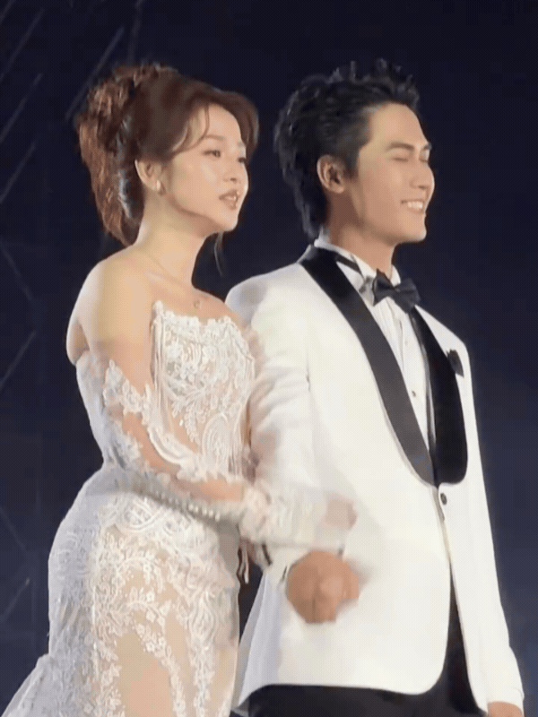 Võ Điền Gia Huy bơ đẹp Tam Triều Dâng tại sự kiện