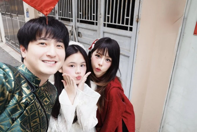 Vợ Huỳnh Anh nhận gồng gánh việc bị chửi mỗi ngày để mưu sinh Vợ Huỳnh Anh nhận gồng gánh việc bị chửi mỗi ngày để mưu sinh