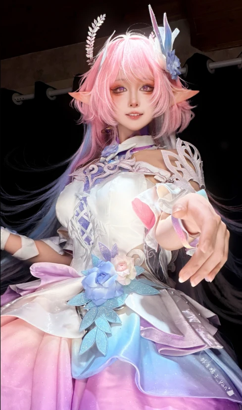 Vừa cosplay, vừa trổ tài "bếp núc", nữ coser khiến CDM thích thú