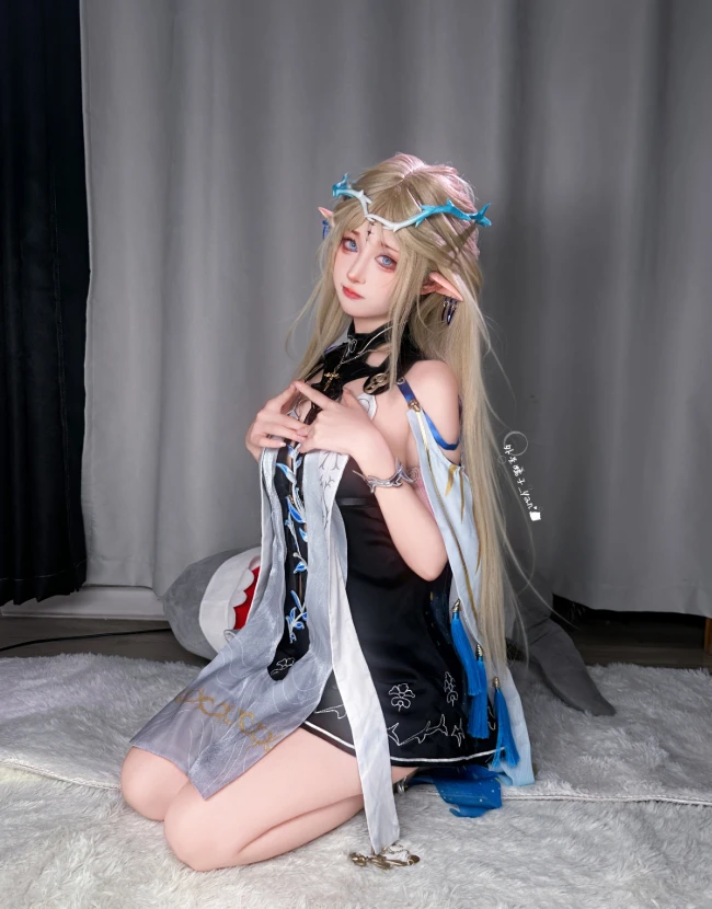 Vừa cosplay, vừa trổ tài "bếp núc", nữ coser khiến CDM thích thú