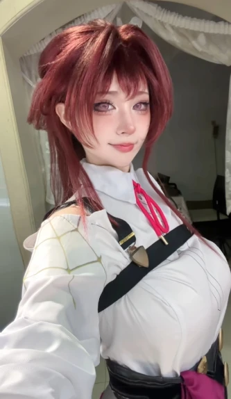 Vừa cosplay, vừa trổ tài "bếp núc", nữ coser khiến CDM thích thú