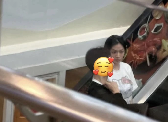 Vừa gây ngỡ ngàng khi "cosplay" Huyền 2k4, Trần Hà Linh phản pháo cực gắt về tin đồn "đi tour"