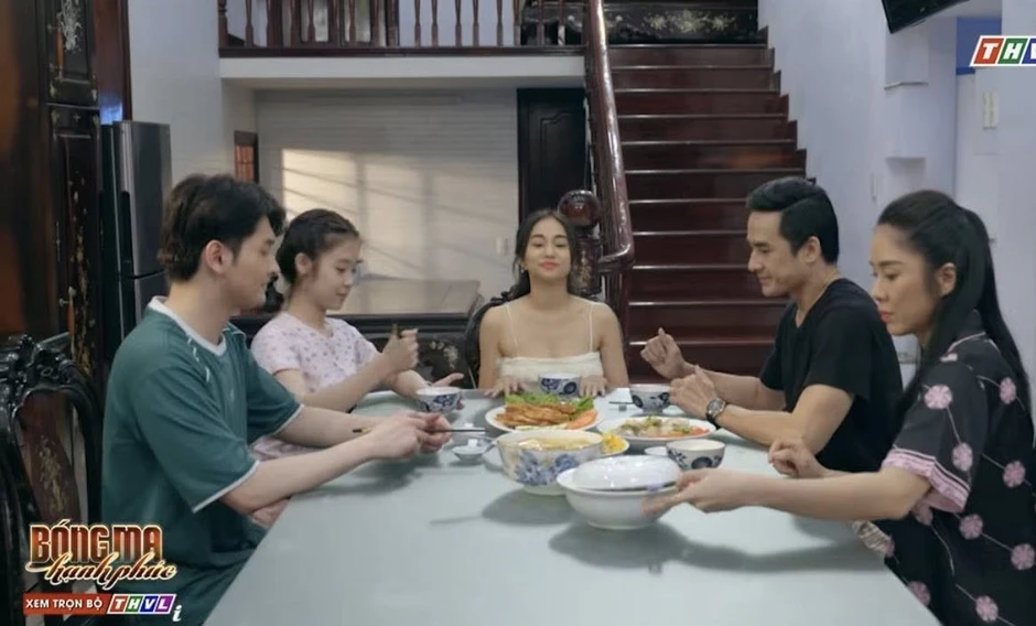 Xem Bóng Ma Hạnh Phúc mới thấy không ai khổ bằng khán giả Xem Bóng Ma Hạnh Phúc mới thấy không ai khổ bằng khán giả