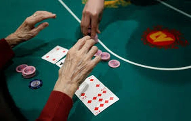 Xuất hiện viện dưỡng lão cho phép các cụ chơi bài, chơi máy đánh bạc: Trước khi chơi phải tập thể dục