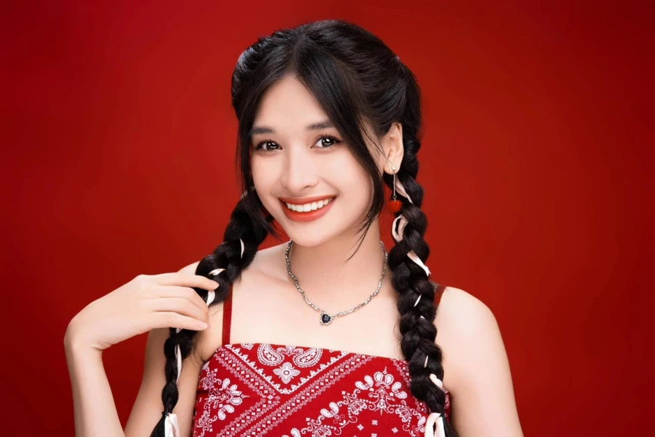 Yến My: tốt nghiệp thủ khoa, 4 năm nhận học bổng của VTV