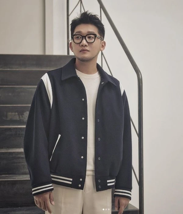 Yêu cầu án tù giam với nam ca sĩ quảng cáo sai sự thật