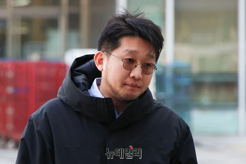 Yêu cầu án tù giam với nam ca sĩ quảng cáo sai sự thật