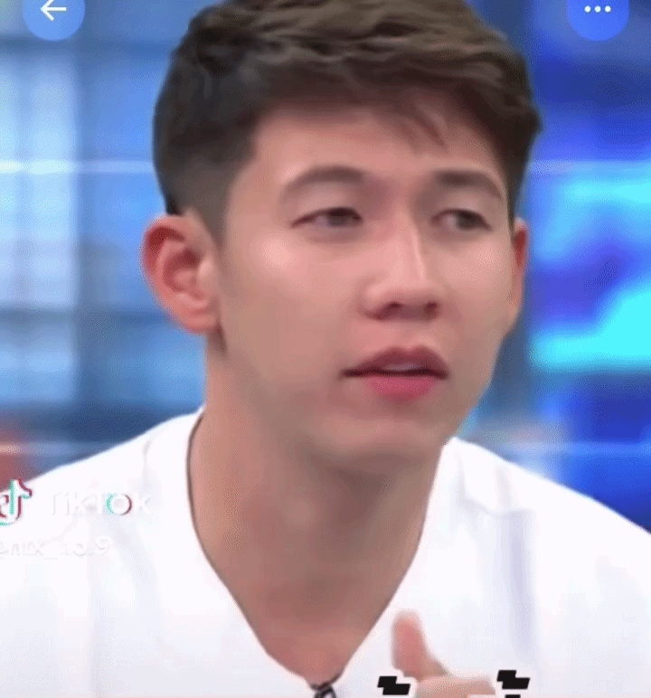 Viral clip thái độ "lật nhanh hơn bánh tráng" của thiếu gia tố anh trai gây bão tại Thái Viral clip thái độ "lật nhanh hơn bánh tráng" của thiếu gia tố anh trai gây bão tại Thái
