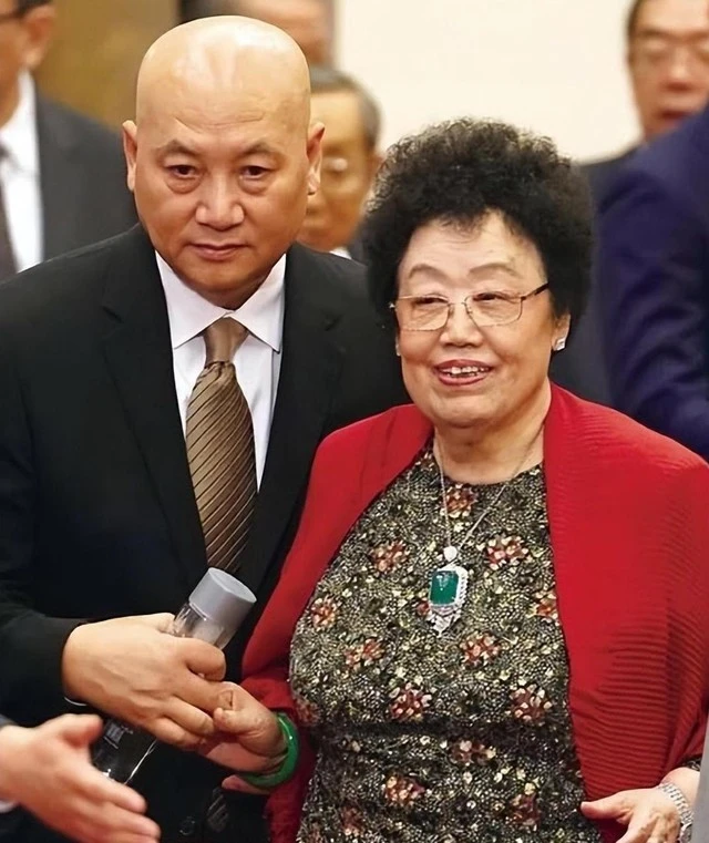 "Đường Tăng" Trì Trọng Thụy từ bỏ thừa kế 6,8 tỷ USD của vợ tỷ phú