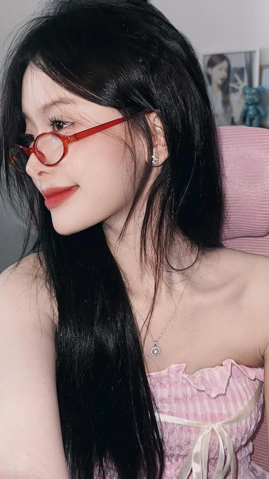 "Liều thuốc" ngọt ngào nhất hôm nay, nữ dược sĩ gây thương nhớ với nụ cười tỏa nắng