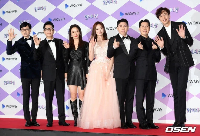 "Mỹ nhân bị ghét nhất Running Man” hết thời đi phục vụ ở quán cà phê, bị chủ quán cấm làm 2 điều trong khi đang làm việc "Mỹ nhân bị ghét nhất Running Man” hết thời đi phục vụ ở quán cà phê, bị chủ quán cấm làm 2 điều trong khi đang làm việc