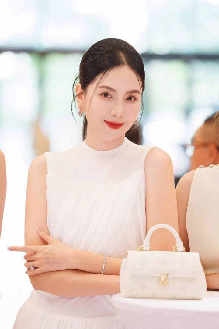 "MC đẹp nhất VTV" ngày càng gợi cảm sau khi sinh con đầu lòng "MC đẹp nhất VTV" ngày càng gợi cảm sau khi sinh con đầu lòng