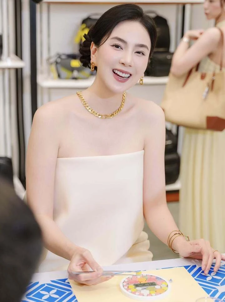 "MC đẹp nhất VTV" ngày càng gợi cảm sau khi sinh con đầu lòng "MC đẹp nhất VTV" ngày càng gợi cảm sau khi sinh con đầu lòng