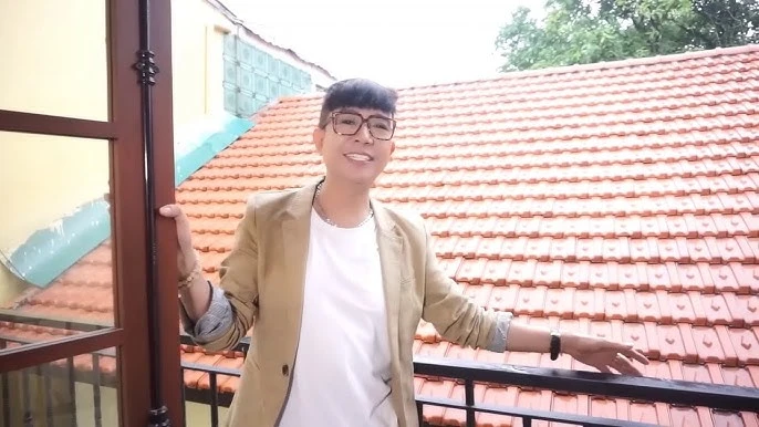 "Ông hoàng nhạc sến" Long Nhật giàu cỡ nào? "Ông hoàng nhạc sến" Long Nhật giàu cỡ nào?
