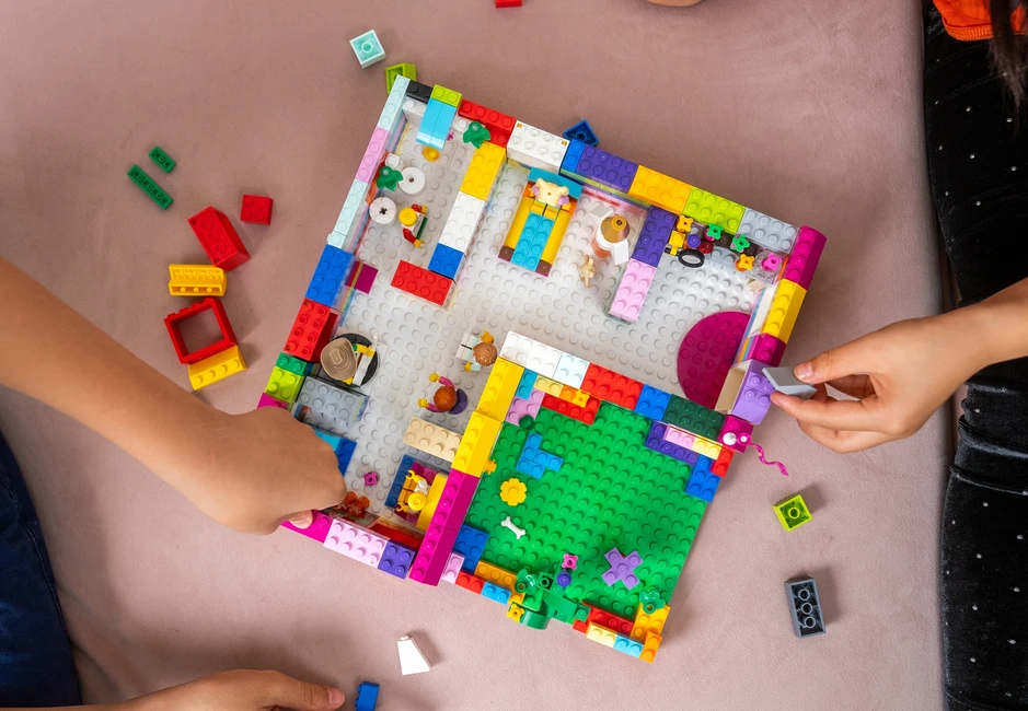 "Phá" bí mật của LEGO: Vì sao những khối hình vô tri nhỏ xíu này trở thành ước mơ của mọi đứa trẻ nhỏ và cả "đứa trẻ lớn"? "Phá" bí mật của LEGO: Vì sao những khối hình vô tri nhỏ xíu này trở thành ước mơ của mọi đứa trẻ nhỏ và cả "đứa trẻ lớn"?