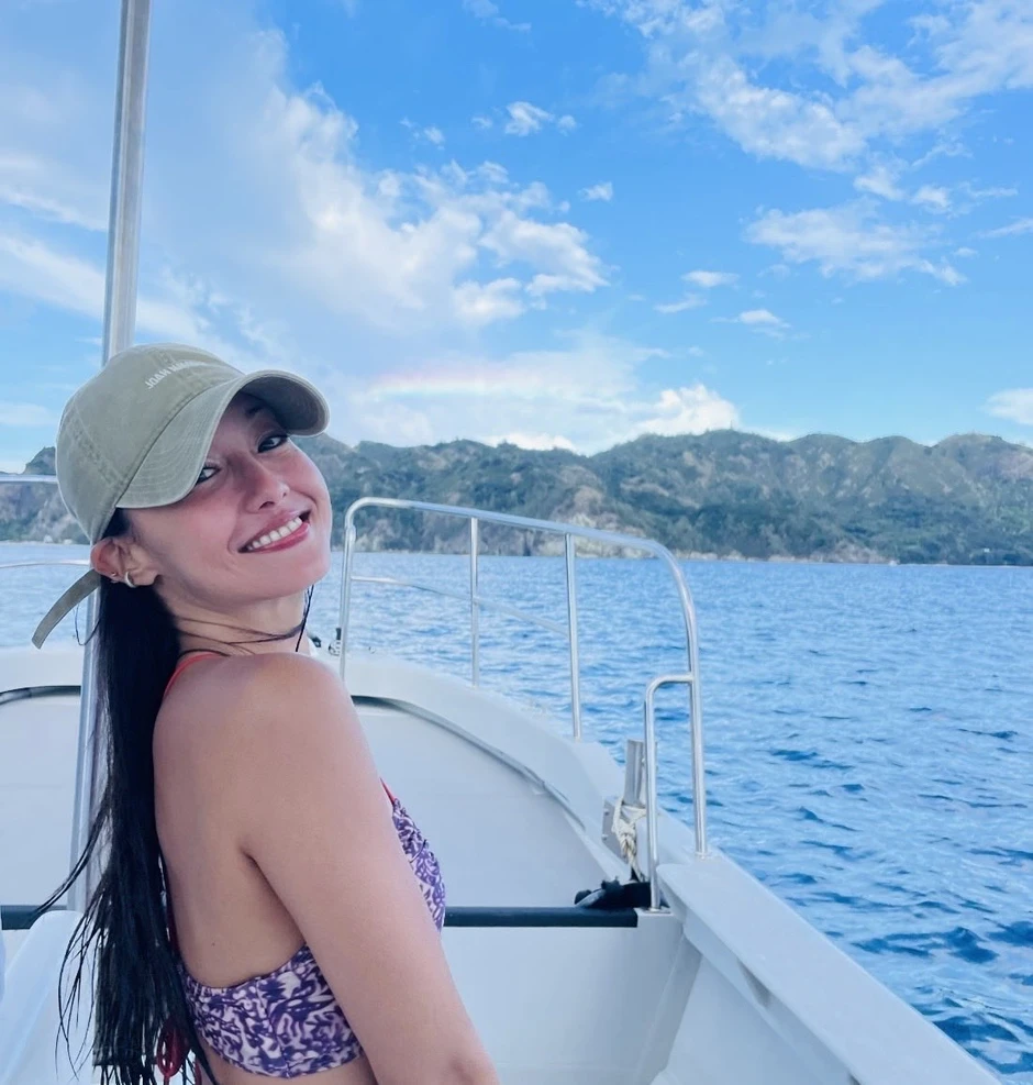 "Quốc bảo nhan sắc" Erika Sawajiri tái xuất: Chiêu đãi fan bằng loạt bikini nóng bỏng, hết bộ này đến bộ khác
