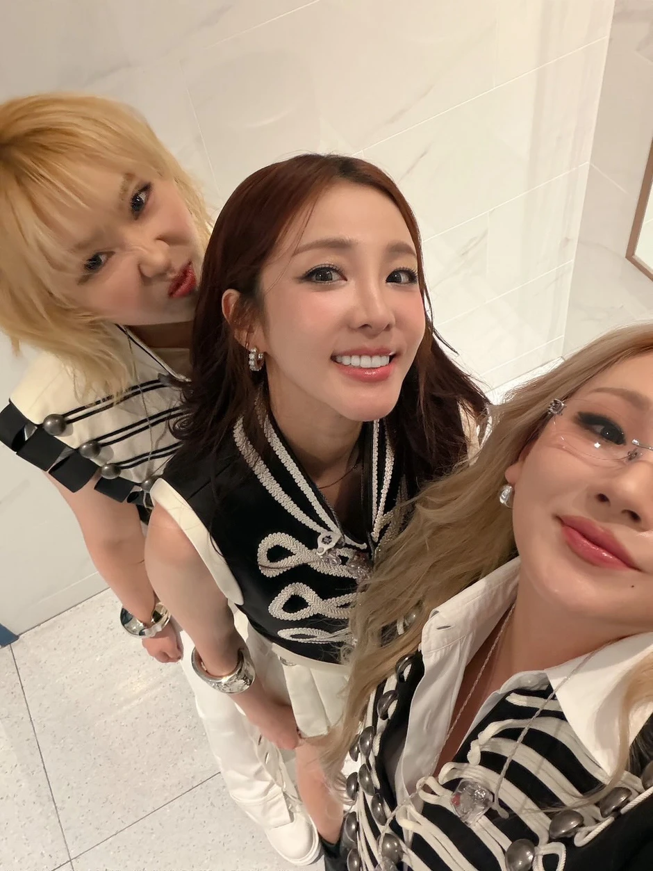 2NE1 cạch mặt Park Bom sau ồn ào, chỉ 3 người thôi vẫn vui hết nấc