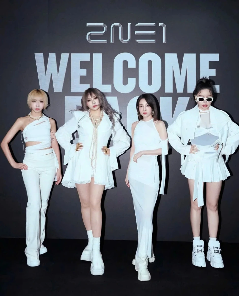 2NE1 cạch mặt Park Bom sau ồn ào, chỉ 3 người thôi vẫn vui hết nấc