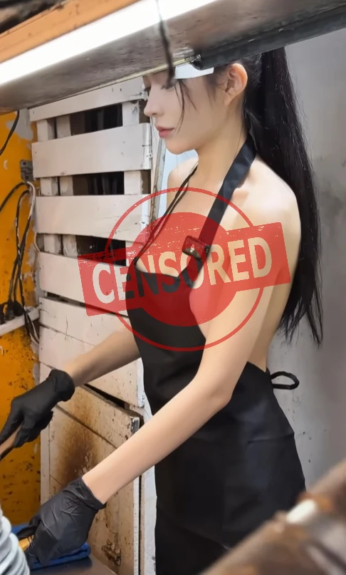Ăn mặc phản cảm đứng bán "lẩu bò", chiêu trò marketing của hot girl xinh đẹp khiến CĐM không khỏi ngán ngẩm