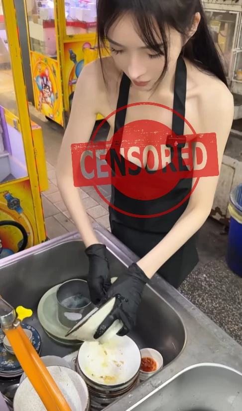Ăn mặc phản cảm đứng bán "lẩu bò", chiêu trò marketing của hot girl xinh đẹp khiến CĐM không khỏi ngán ngẩm