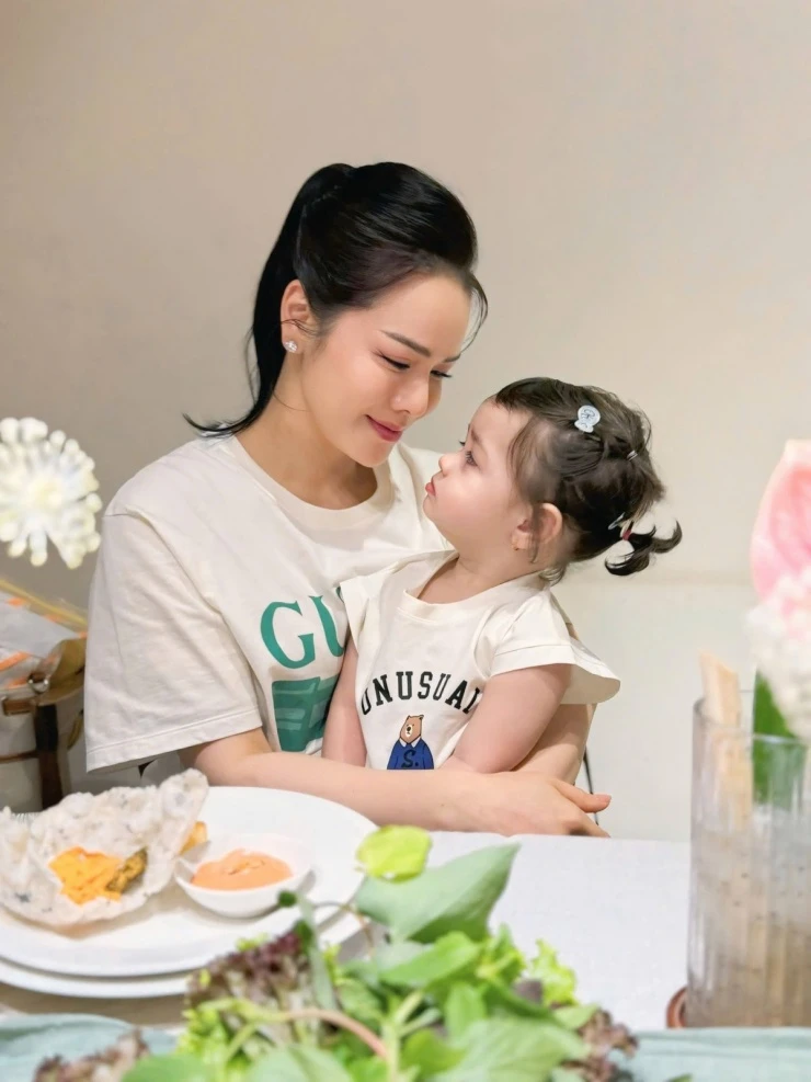 Ảnh sao 17/5: Vợ chồng Hà Anh mừng sinh nhật con trai Ảnh sao 17/5: Vợ chồng Hà Anh mừng sinh nhật con trai