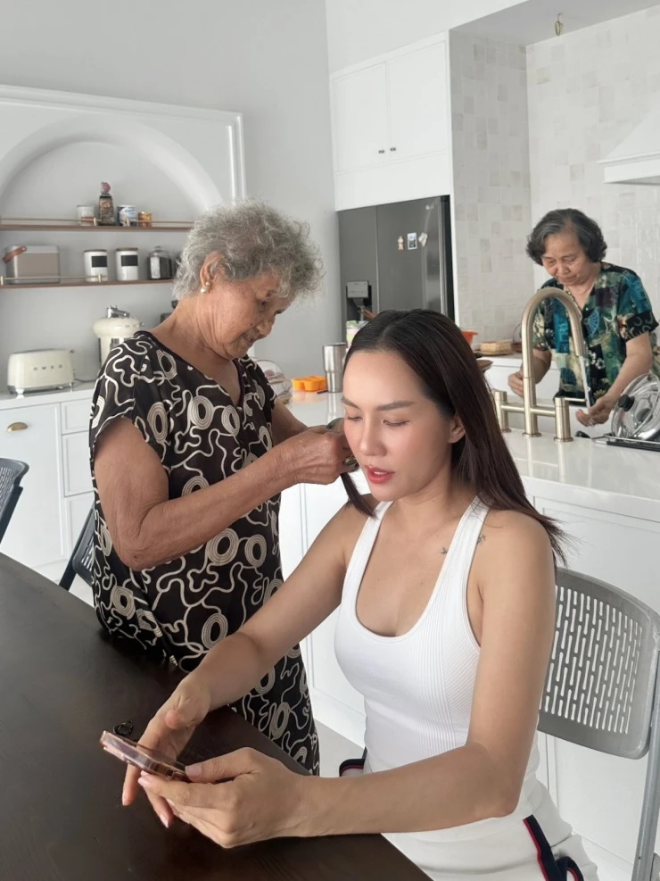 Ảnh sao 18/5: Ca sĩ Đình Bảo nhận bằng tiến sĩ ở Mỹ