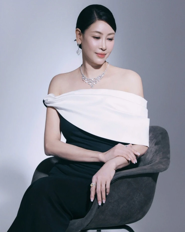 Ảnh sao 19/5: Ưng Hoàng Phúc đón con trai riêng của vợ từ Mỹ về Ảnh sao 19/5: Ưng Hoàng Phúc đón con trai riêng của vợ từ Mỹ về